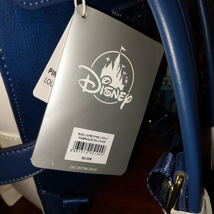 Pick-up sac loungefly livre Disney - photo numéro 2