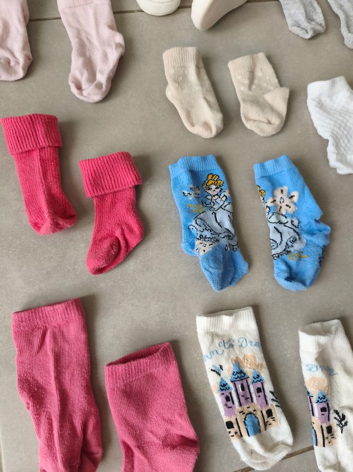 Lot chaussettes et chaussures 0-6 mois - photo numéro 2