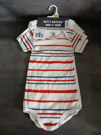 lot de trois bodies garcon manches courtes petit bateau 24 mois 