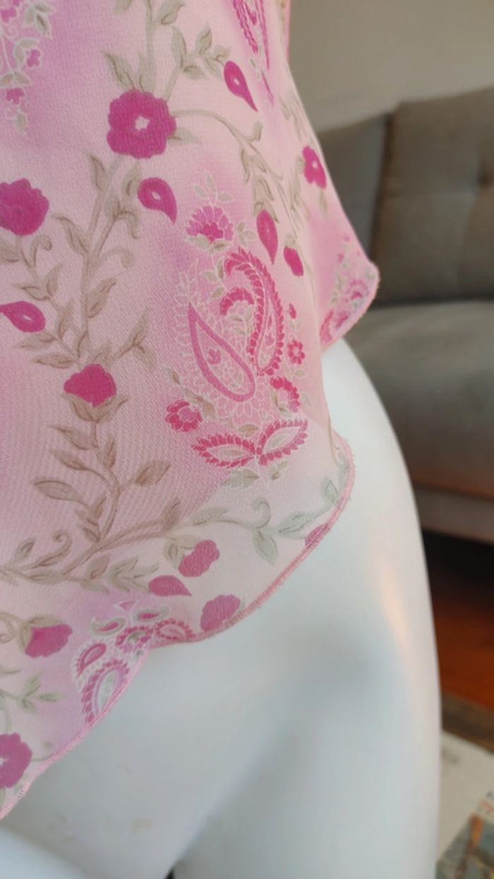 Très jolie tape bustier dos nu à nouer dans le dos couleur rose motif fleur très léger et féminin - photo numéro 7
