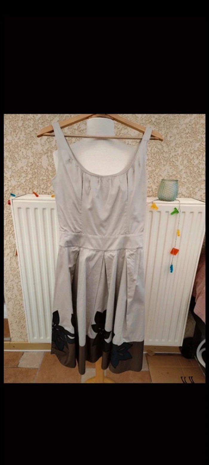 👗Robe beige à fleurs T36
