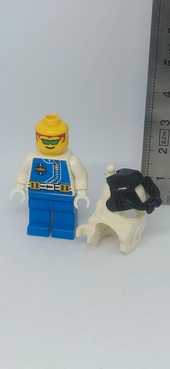 Figurine homme bras blancs aquanaut casque noir et blanc lego
