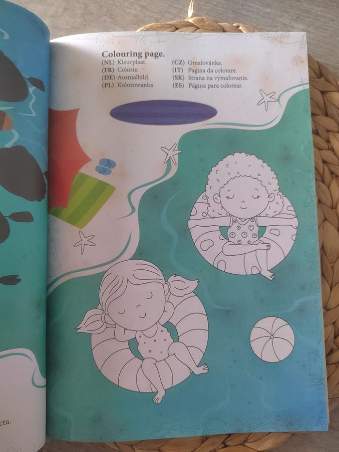 Livre d’activités et de coloriage Holiday + Stickers – Neuf - photo numéro 3