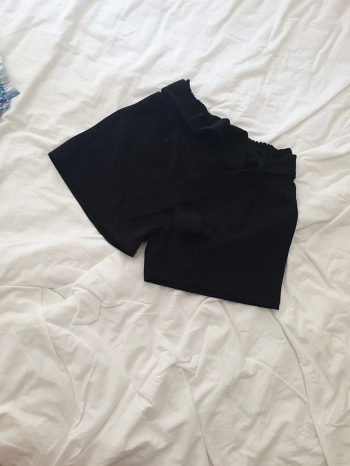 Short noir taille s