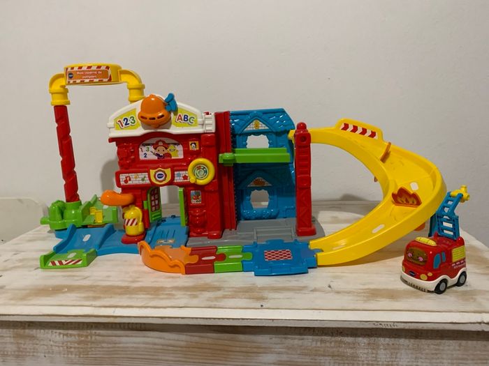 Caserne pompiers tut tut bolide