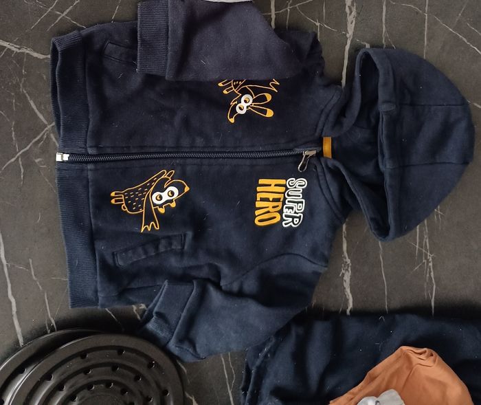 Lots de hauts et des vestes garçon 6 mois - photo numéro 7