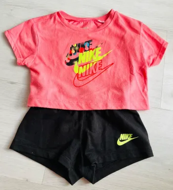 Ensemble short + tee shirt nike 12 mois