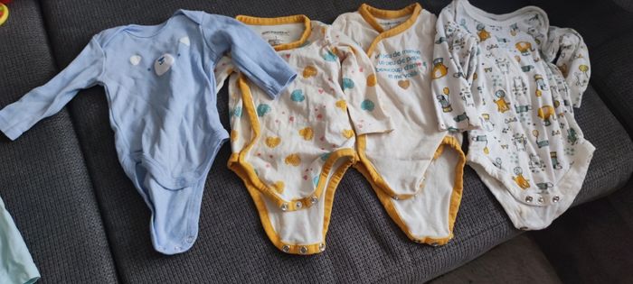 Lot de grenouillère /pyjama/body - photo numéro 2