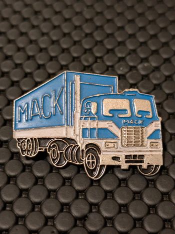 Gros pin's Camion Mack Truck routier
