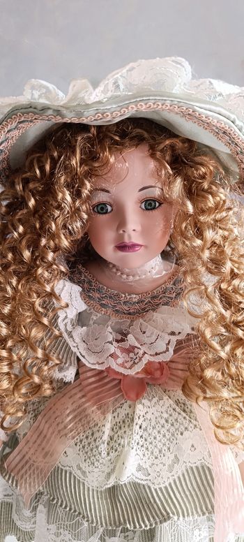 Poupée de Collection en Porcelaine Neuve