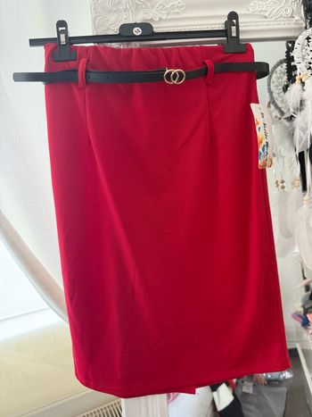 Jupe rouge et ceinture