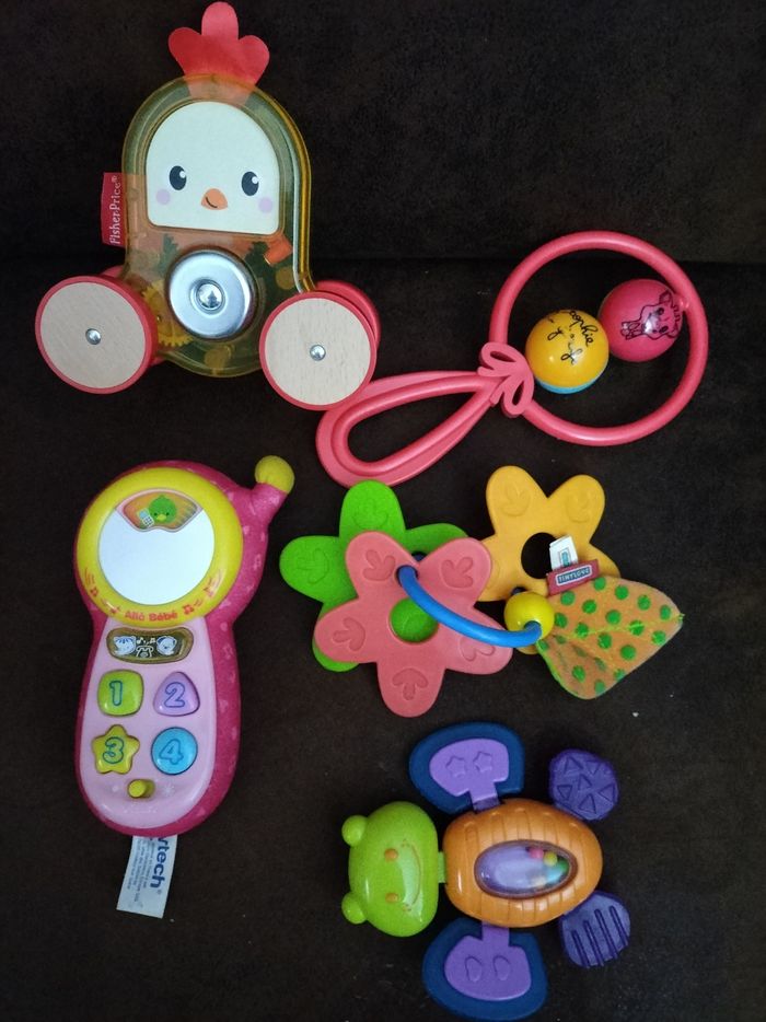 Lot jouets bébés