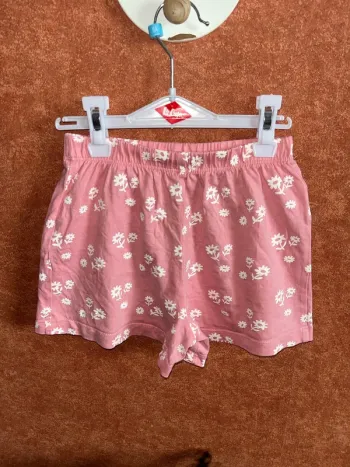 Short fille