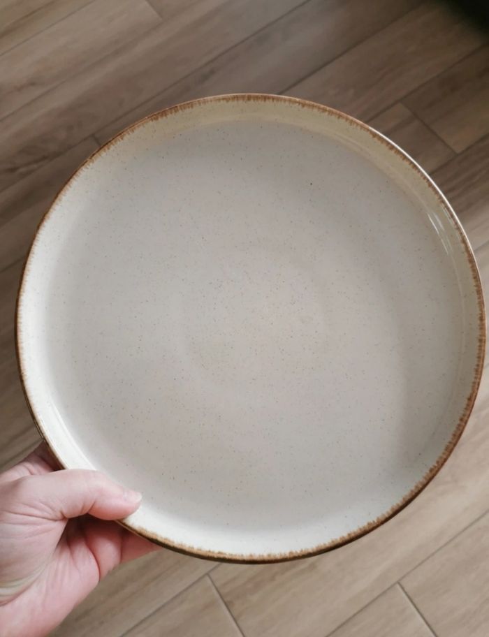 ASSIETTES PLATES RUSTIQUES BEIGE EN GRÈS - photo numéro 4