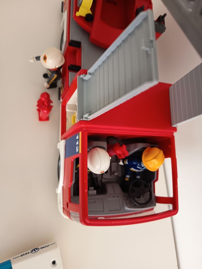 Playmobil camion de pompier - photo numéro 4