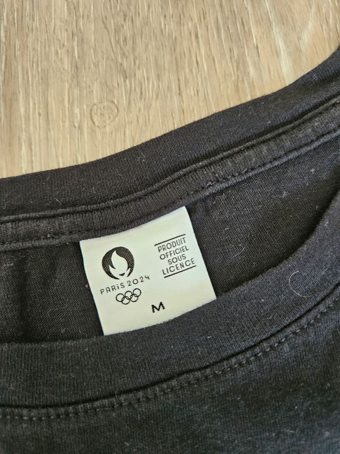 T-shirt femme Paris 2024 taille M - photo numéro 3