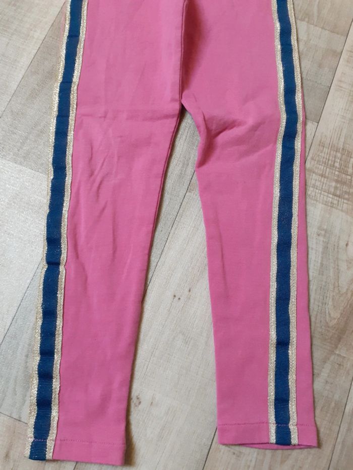 Pantalon fille legging rose à bandes bleues marine et dorées 5 ans - photo numéro 2