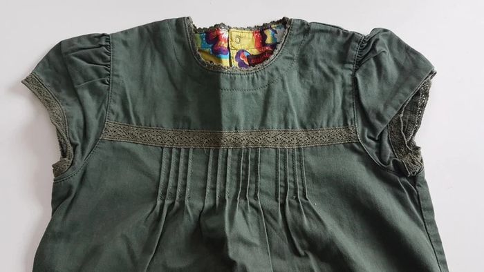 Belle robe catimini 4 ans, couleur kaki avec broderie - photo numéro 2