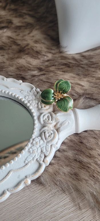 Jolie bague ajustables Parfait état verte et doré
