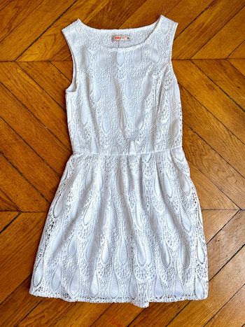 Neuve! Sublime robe blanche éclatant taille 10 ans