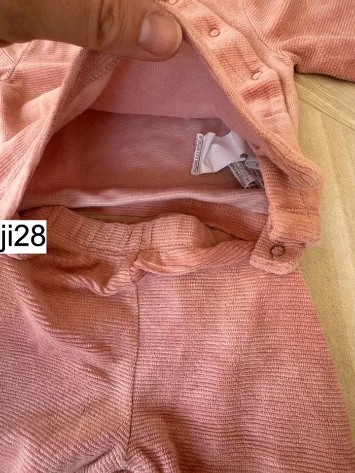 Ensemble Kiabi neuf velours 3 mois - photo numéro 3