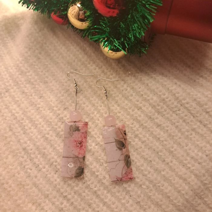 Boucles d'oreilles pendante rectangulaire florale rose - photo numéro 9