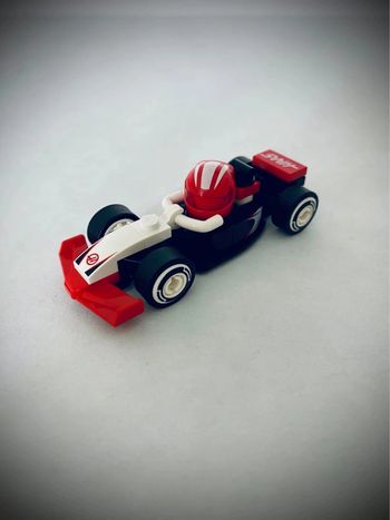 Minifigurine LEGO Série Formule 1 (71049) - N 10 Haas - Très bon état