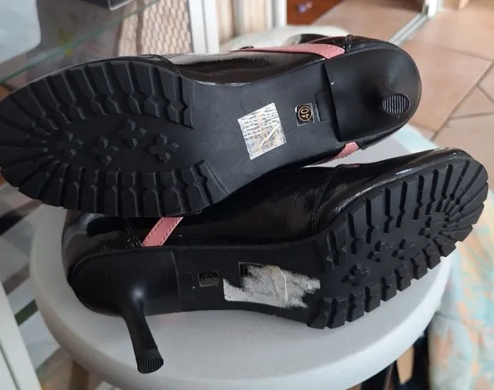 Paire de bottines vernies noires neuves pointure 40 - photo numéro 4