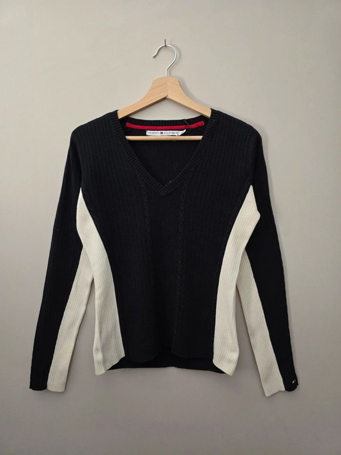 Pull Tommy Hilfiger col V noir et blanc rayé M / chic casual léger