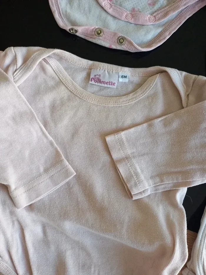 Lot de 4 bodys bébé 6 mois - photo numéro 8