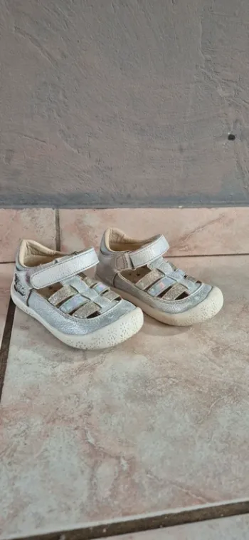 Sandalles