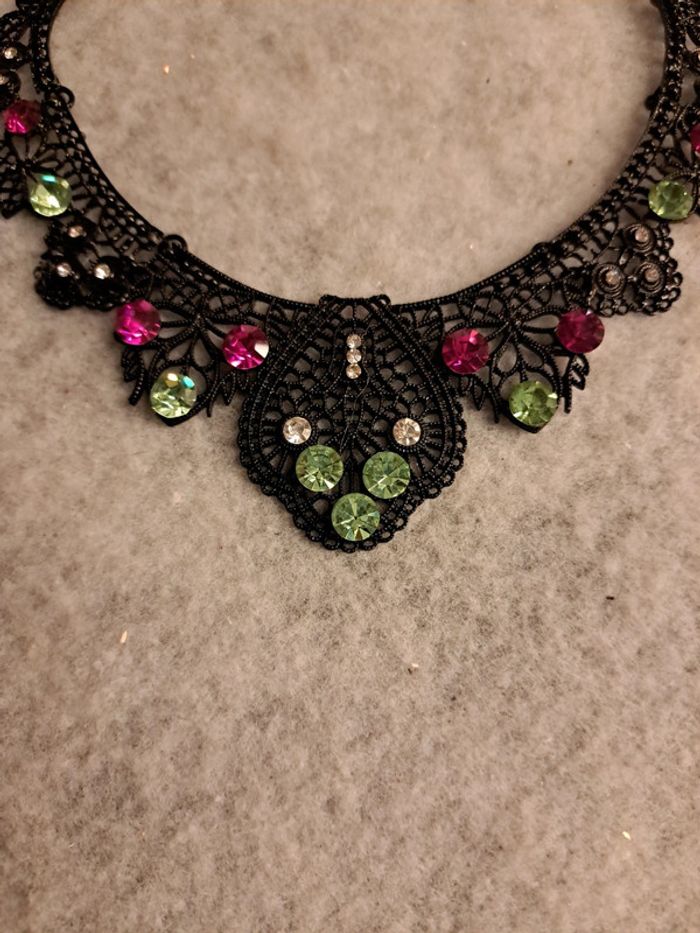 Collier gothique noir strass multicolore - photo numéro 3