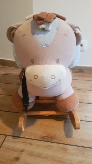 Cheval à bascule ( bien lire l annonce )