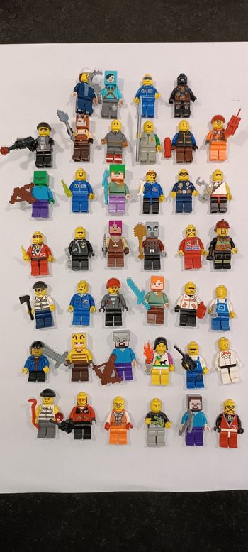 Lot 40 figurines lego 