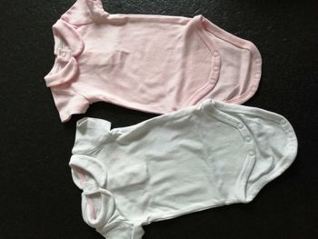 Lots 2 bodys okaidi 3 mois