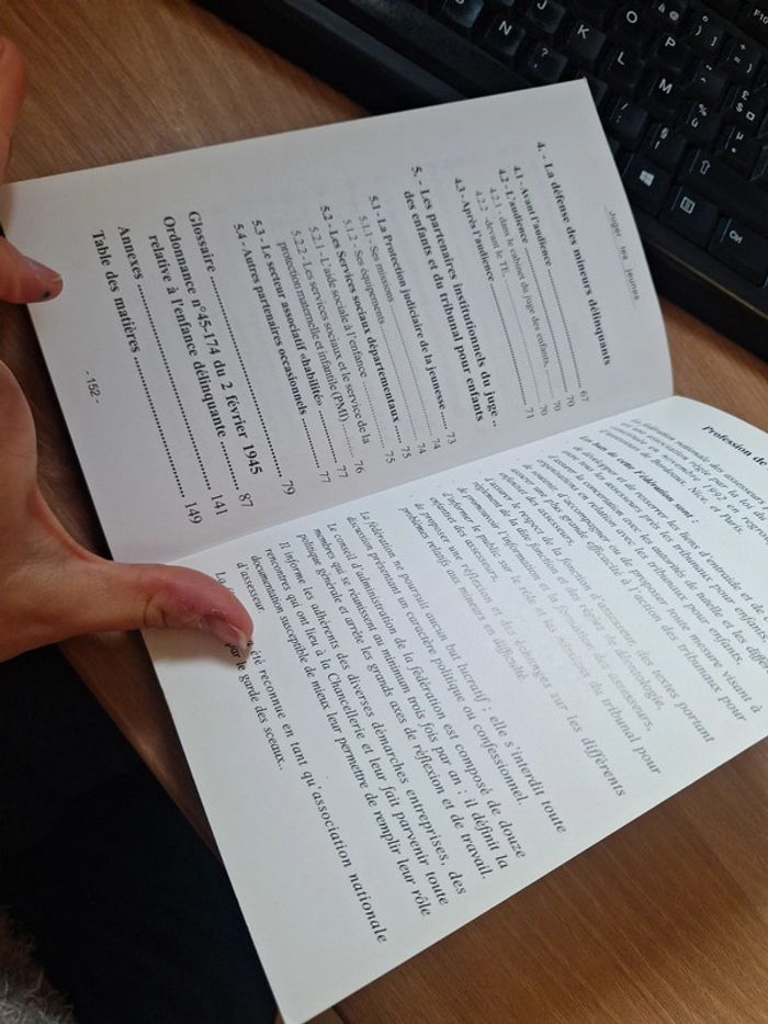 Livre juger les jeunes - photo numéro 7