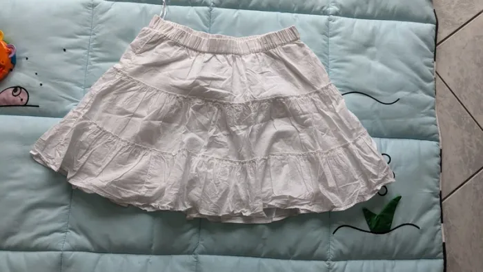 Jupe blanche.