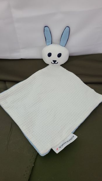 Doudou plat lapin AIR FRANCE losange bleu et blanc 20 cm
