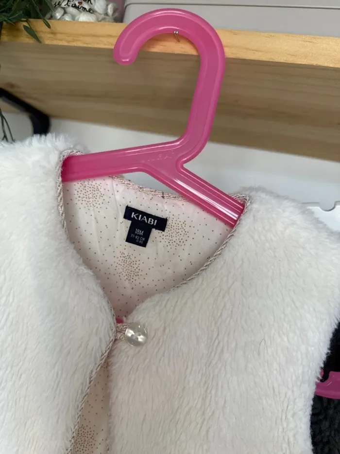 Lot 2 gilet sans manches 18mois - photo numéro 4