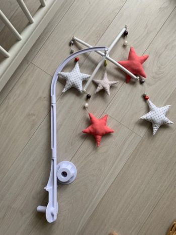 Mobile berceau étoiles