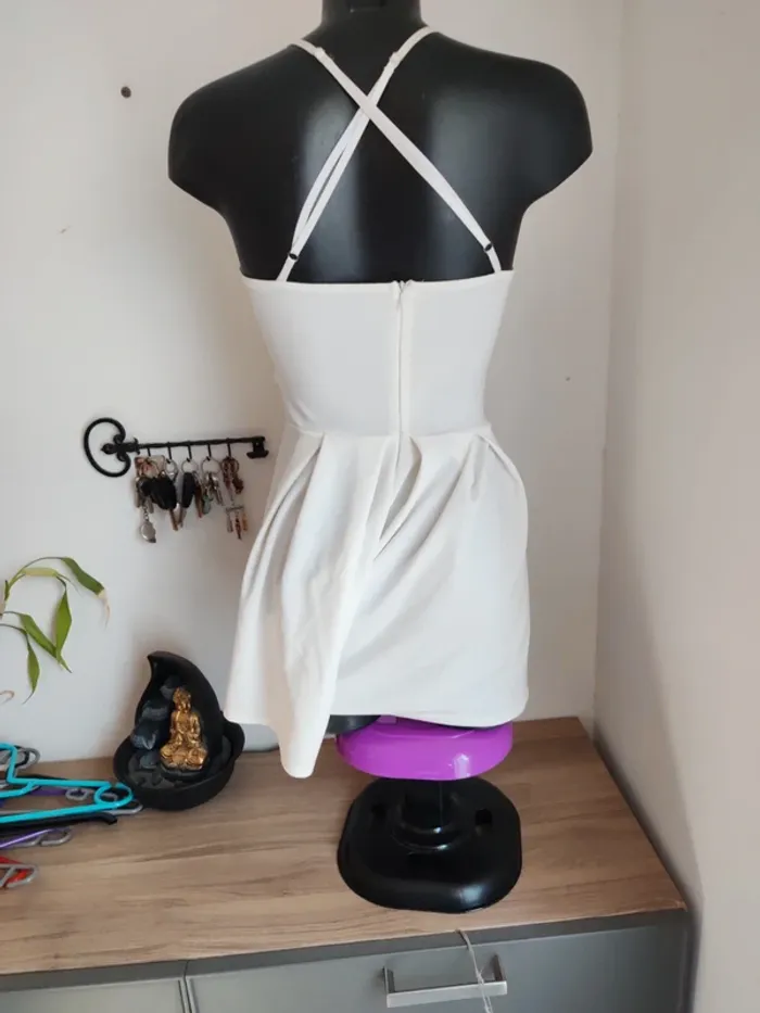 Combi short t38croisé blanche dentelle sur le buste - photo numéro 4
