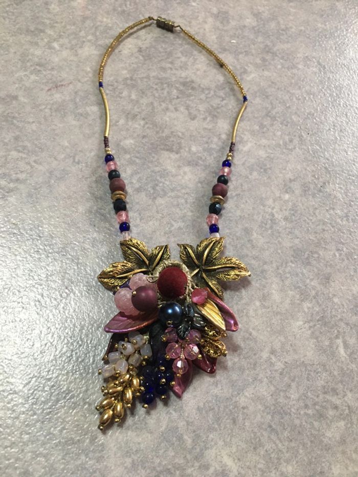 collier artisanal violet et doré - photo numéro 2