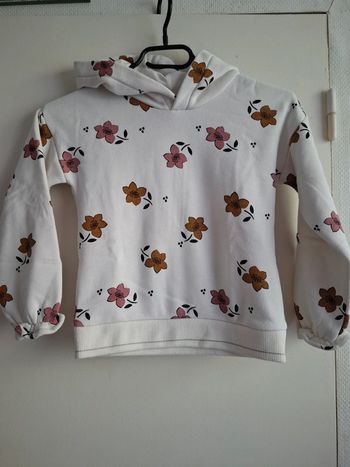 Magnifique sweat molleton 6 ans 🌺 tape à l'œil 🌺 très bon état