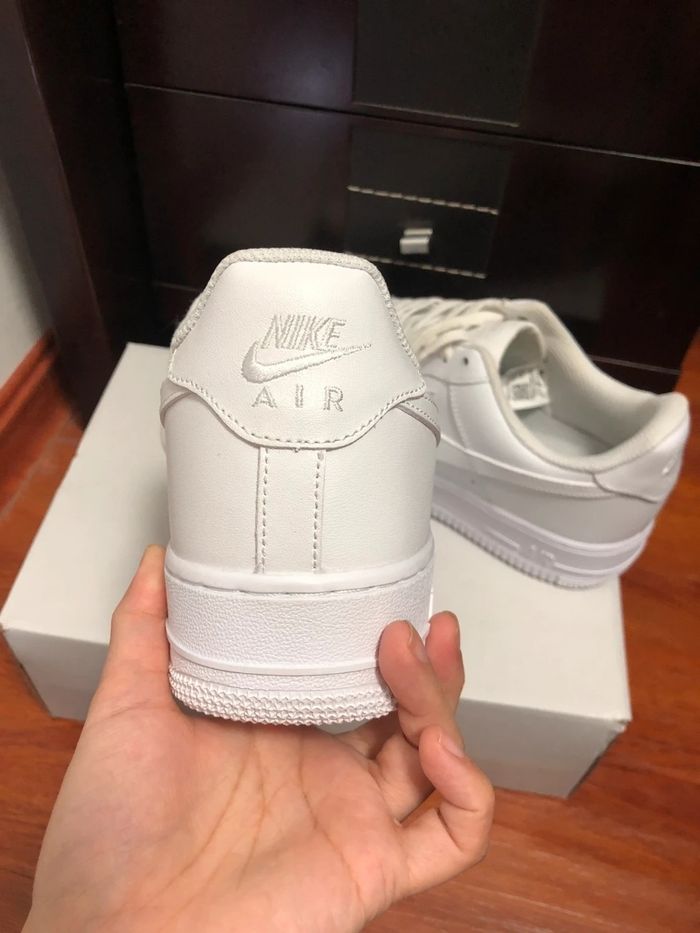Nouveau Nike Air Force 1 Low Blanc Taille 44 - photo numéro 3