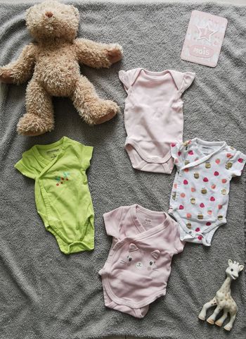 Lots 4 bodies manches courtes