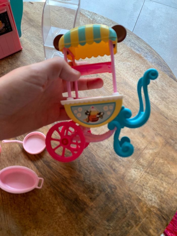 Lot jouet barbie magasin pâtisserie et chariot avec accessoires vitrine gâteau licorne - photo numéro 2