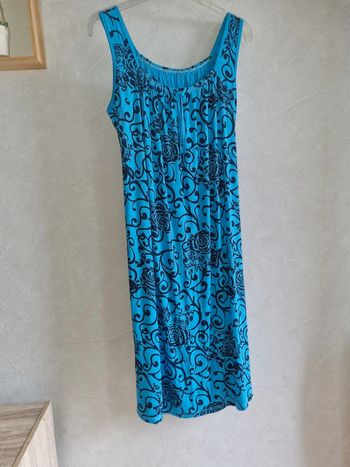 Robe à large bretelles