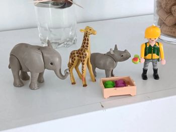 soigneur avec bebe animaux animaux playmobil
