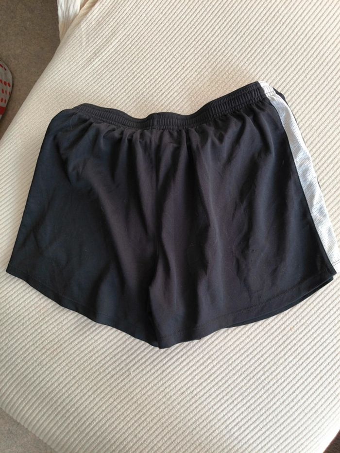 Short noir Nike taille L - photo numéro 4
