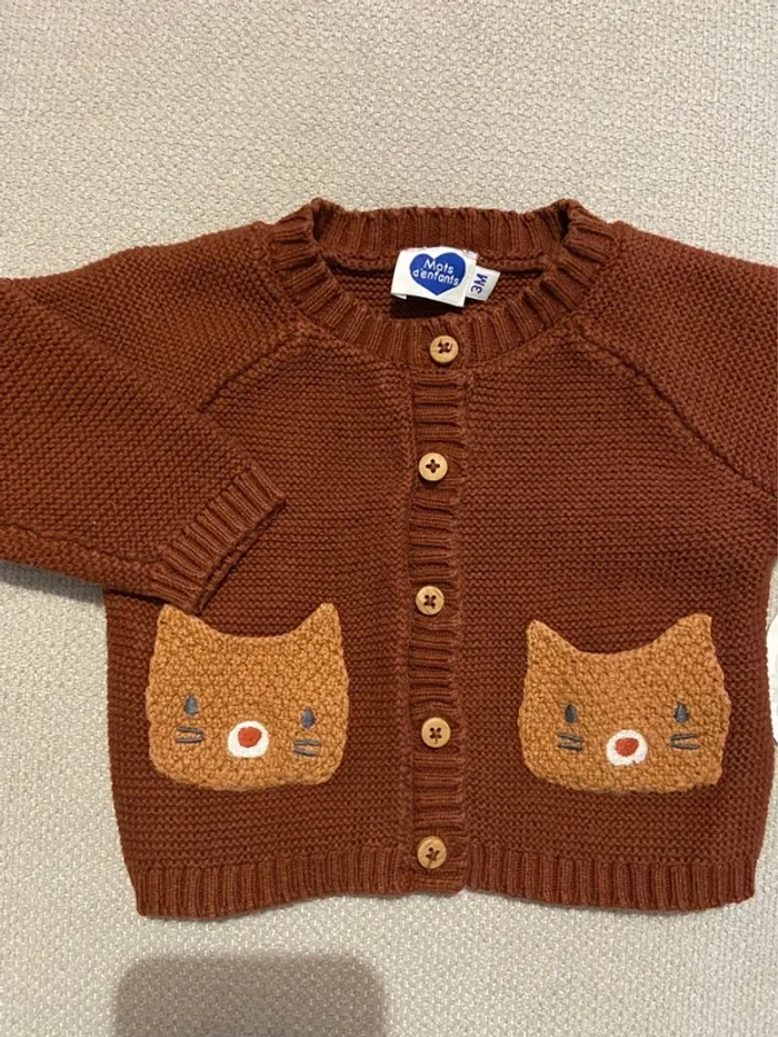 Petit gilet en tricot 3 mois marron très bon état - photo numéro 2